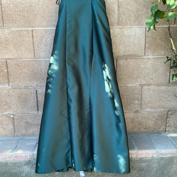 NWT Alfred Sung Open Neckline Cutout Satin Twill A-Line Dress Gown Size 4 D840 - Picture 9 of 12